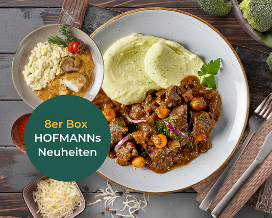 Exklusiv Box: Zwei Teller Rindergulasch und Risotto, garniert, Aufschrift „8er Box“ von Hofmanns Shop.